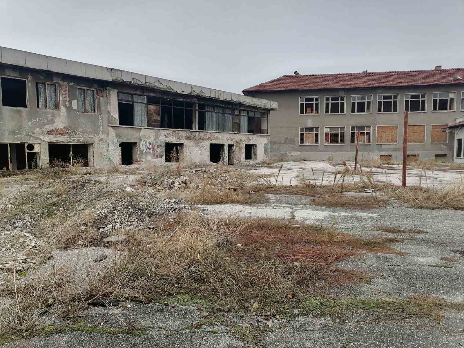 изоставено училище